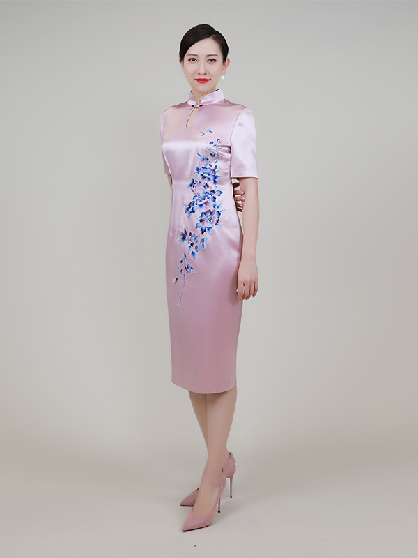 Pink embroidered cheongsam