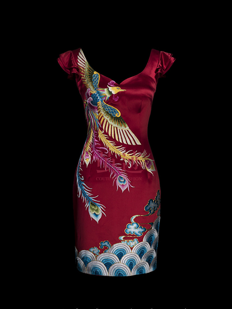 Red embroidered cheongsam with big collar