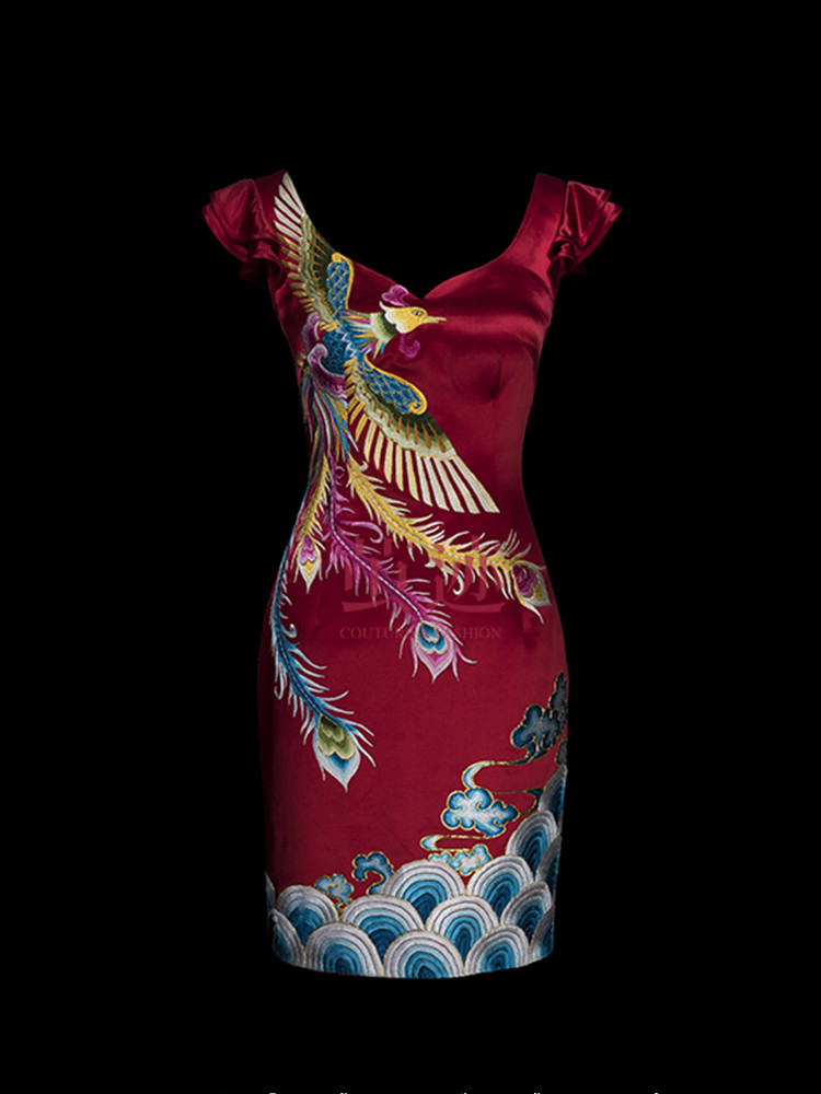 Red embroidered cheongsam with big collar